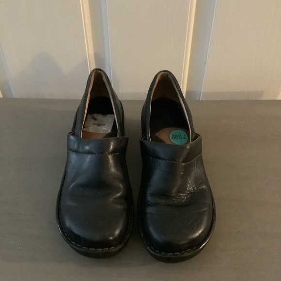 Born brand Womens loafer style black shoe, 7 1/2 W, leather upper & linings - Picture 2 of 7
